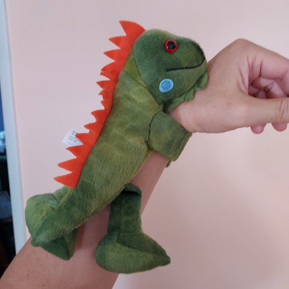 Wild Republic Green Lizzard Wrist Hugger Plush Stuffed Animal 9” - Picture 2 of 9